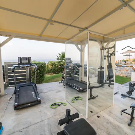 Royal Hill - Private Pool - Sleeps 8