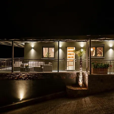 Royal Hill - Private Pool - Sleeps 8 Villa