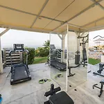 Royal Hill - Private Pool - Sleeps 8