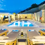 Villa Royal Hill - Private Pool - Sleeps 8