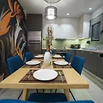 Royal Hill - Private Pool - Sleeps 8