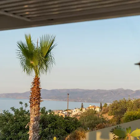 Royal Hill - Private Pool - Sleeps 8 Villa *