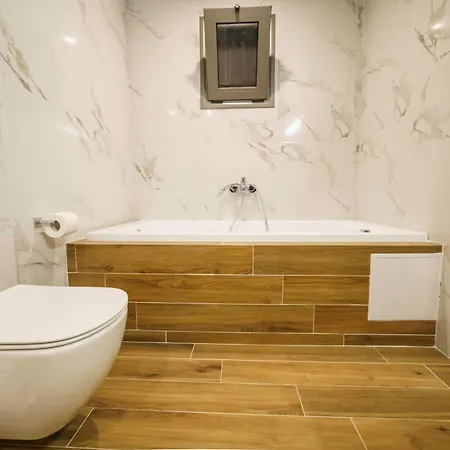 Royal Hill - Private Pool - Sleeps 8 *