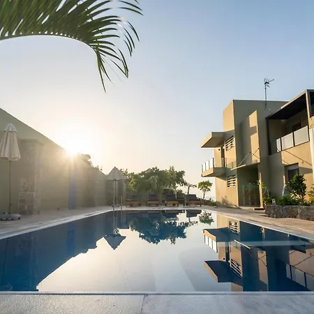 Royal Hill - Private Pool - Sleeps 8 Villa *