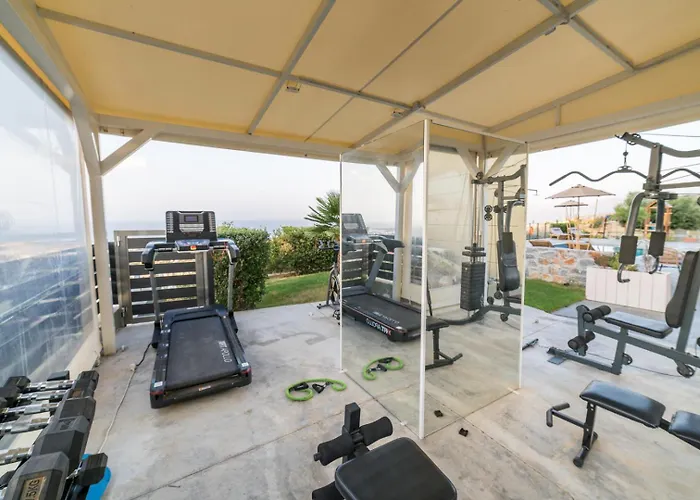 Royal Hill - Private Pool - Sleeps 8