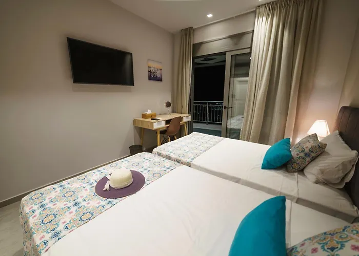 Royal Hill - Private Pool - Sleeps 8