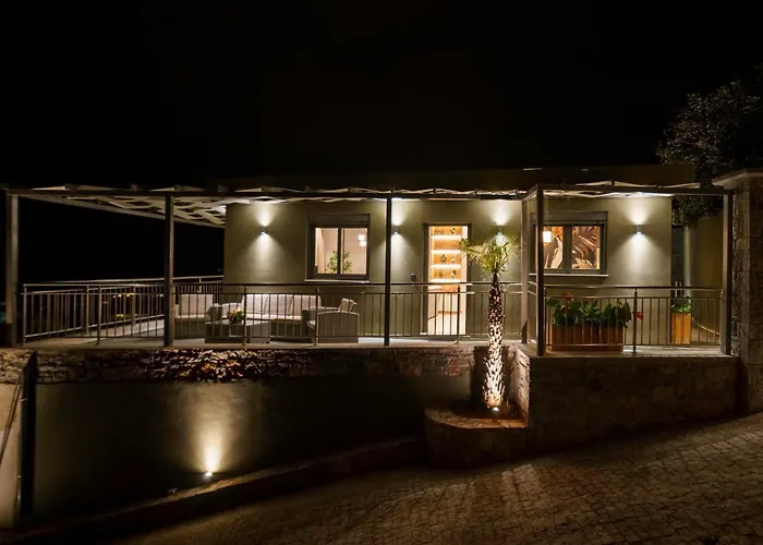 Royal Hill - Private Pool - Sleeps 8 Villa