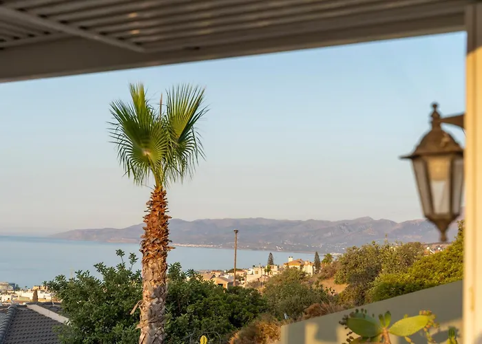 Royal Hill - Private Pool - Sleeps 8 Villa *