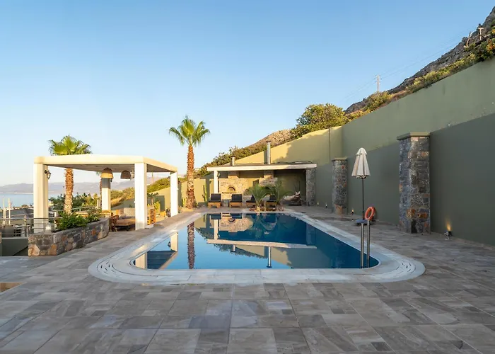 Royal Hill - Private Pool - Sleeps 8 Hersónissos