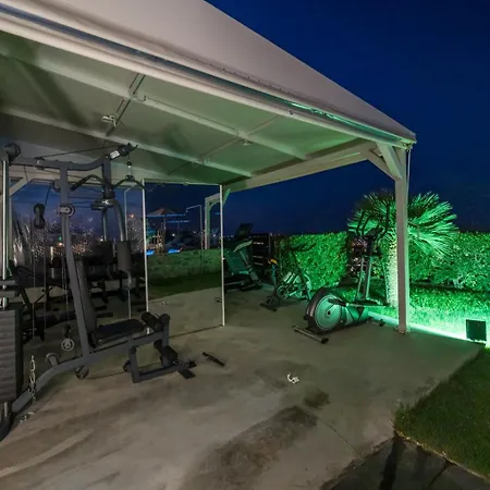 Royal Hill - Private Pool - Sleeps 8 Вілла *