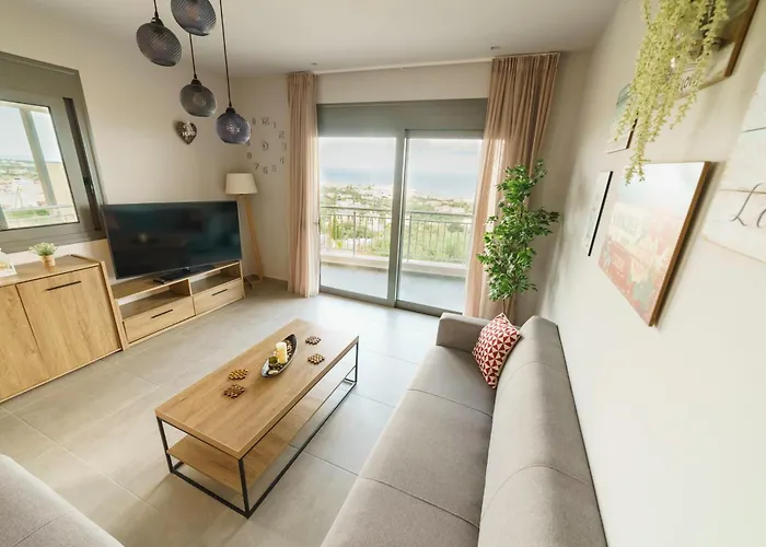 Royal Hill - Private Pool - Sleeps 8 Χερσόνησος